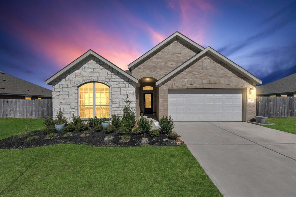 7219 Keechi Place, Mont Belvieu, Texas image 1