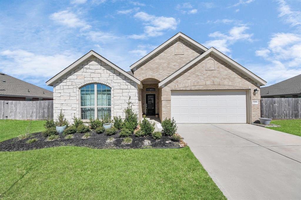 7219 Keechi Place, Mont Belvieu, Texas image 2