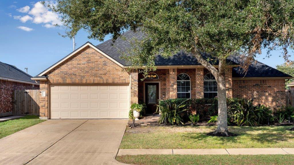 6086 Haysden Lane, League City, Texas image 1