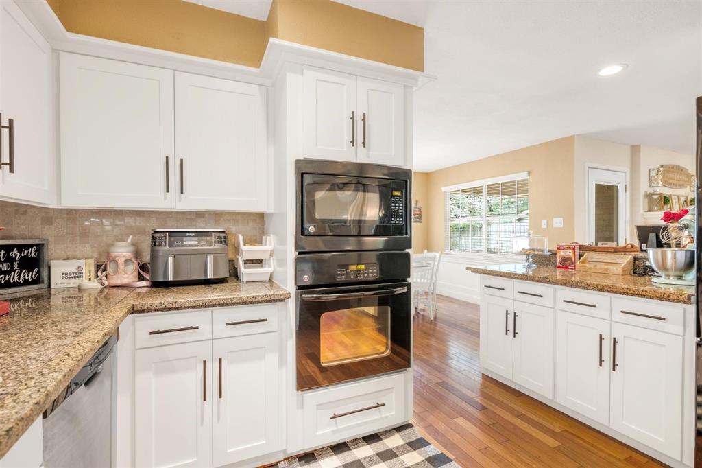 2015 River Falls Drive, Houston, Texas image 17
