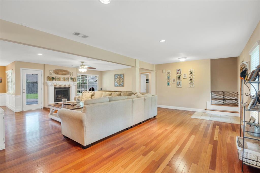 2015 River Falls Drive, Houston, Texas image 6