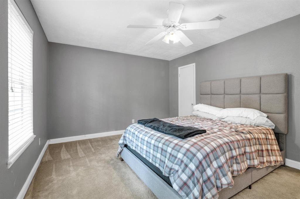 2015 River Falls Drive, Houston, Texas image 27