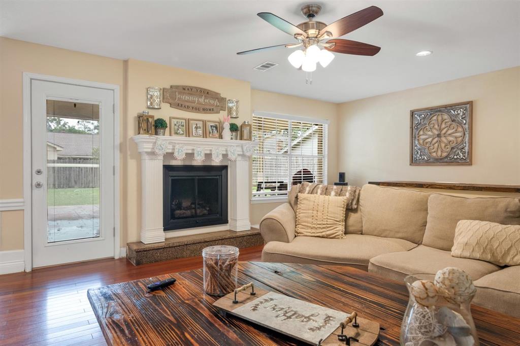 2015 River Falls Drive, Houston, Texas image 9