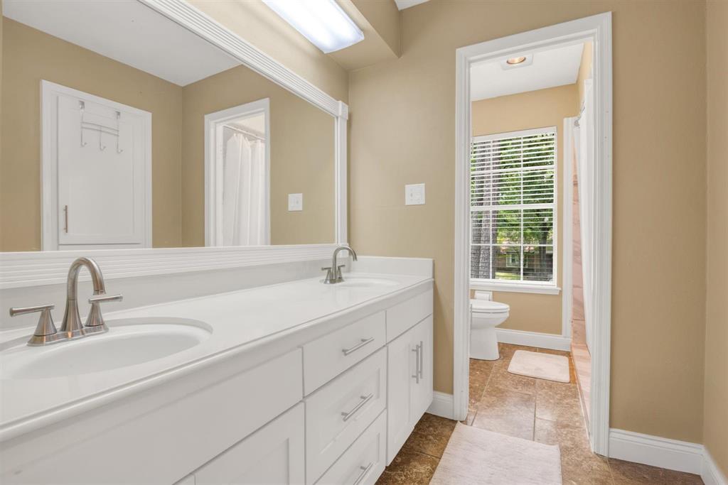 2015 River Falls Drive, Houston, Texas image 26