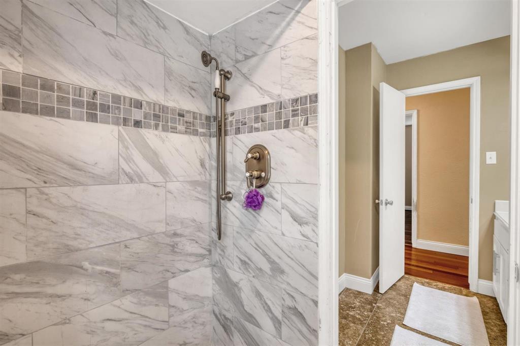 2015 River Falls Drive, Houston, Texas image 29