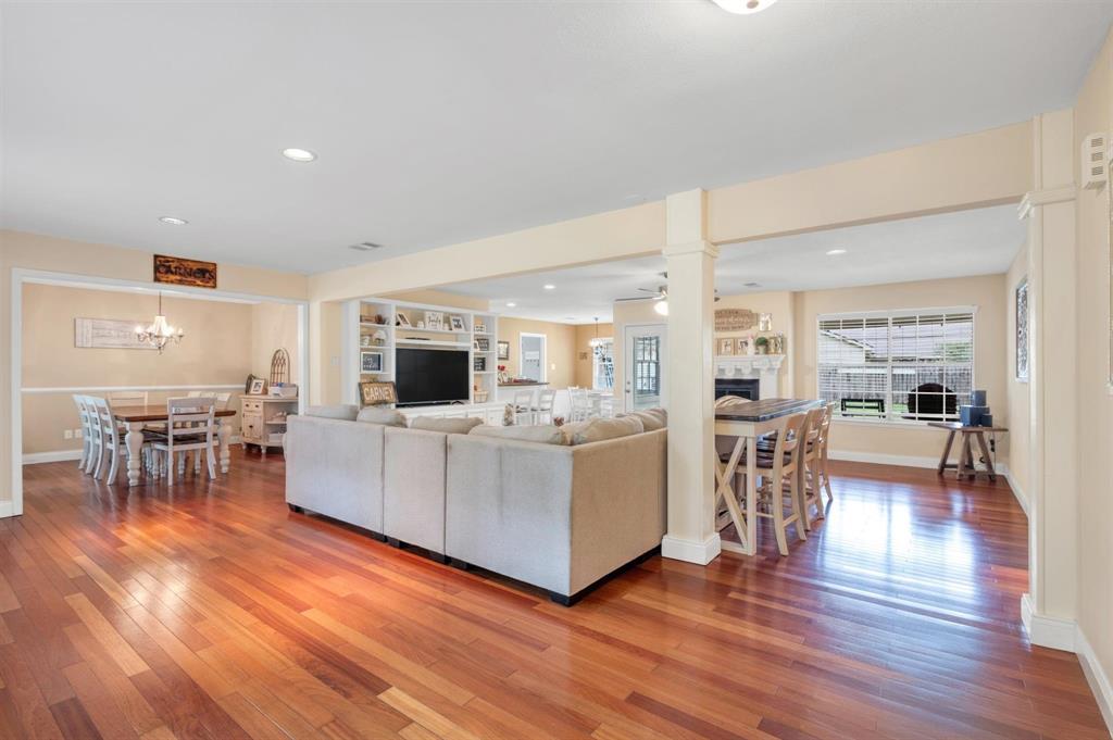 2015 River Falls Drive, Houston, Texas image 5