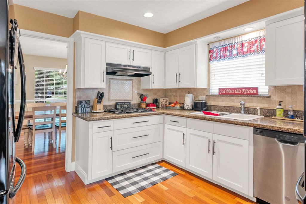 2015 River Falls Drive, Houston, Texas image 15
