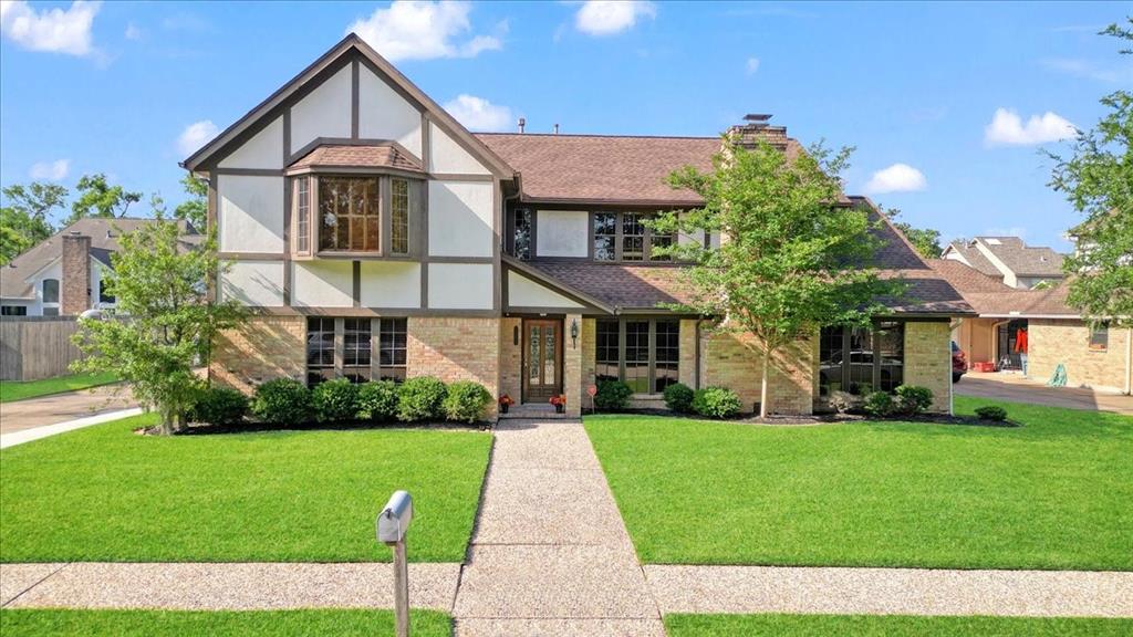 16003 Brook Forest Drive, Houston, Texas image 2