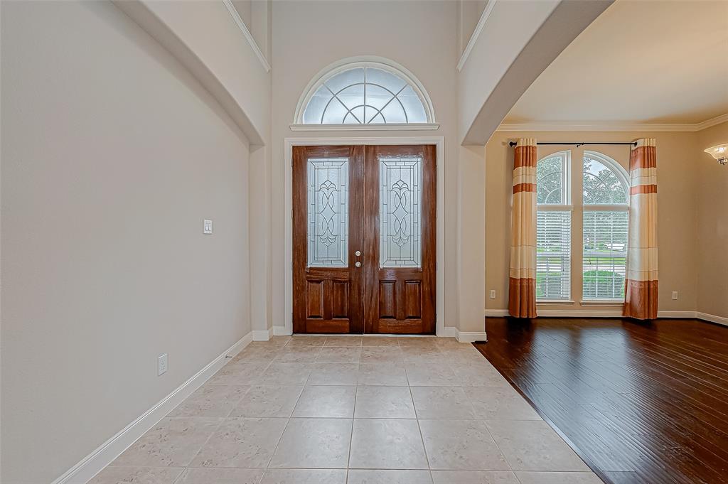 25719 Oakwood Knoll Drive, Katy, Texas image 7