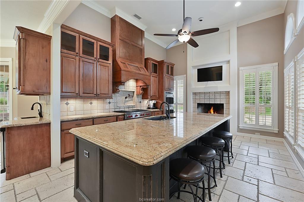 4304 Hyde Park Lane, Bryan, Texas image 7