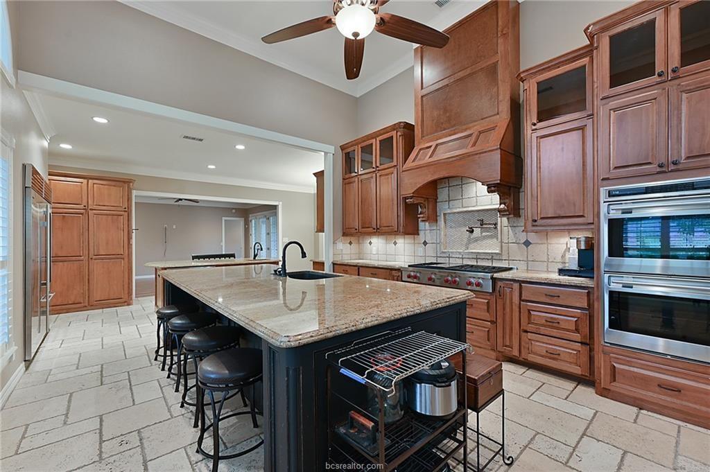 4304 Hyde Park Lane, Bryan, Texas image 6