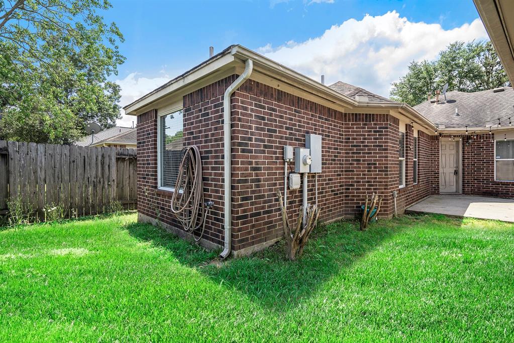 26854 Manor Falls Drive, Kingwood, Texas image 28