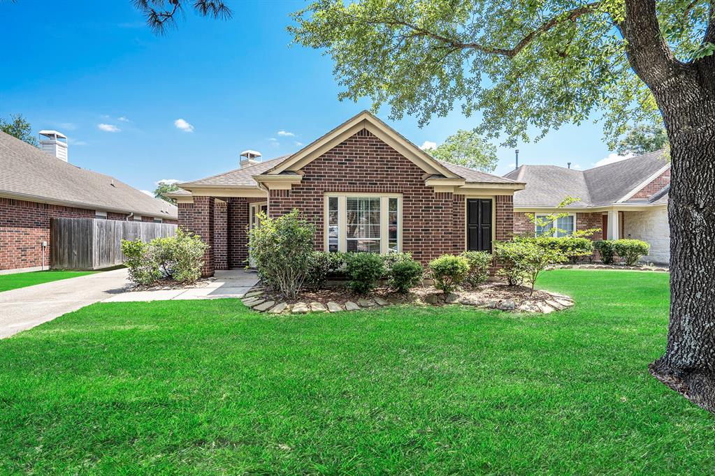 26854 Manor Falls Drive, Kingwood, Texas image 1