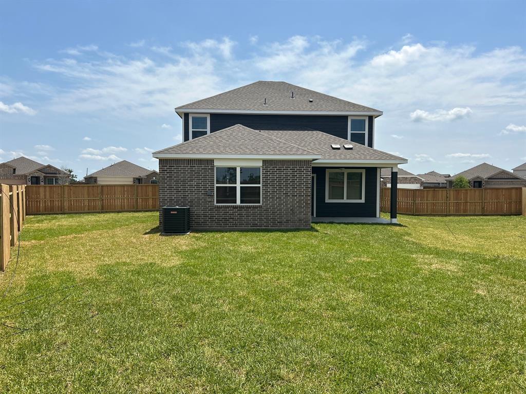 1107 Whispering Winds Drive, Beasley, Texas image 2