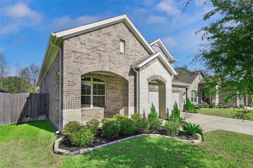 23827 Via Leoni Drive, New Caney, Texas image 2