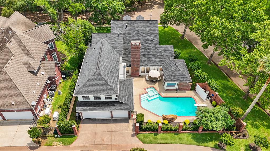 13 Whitworth Way