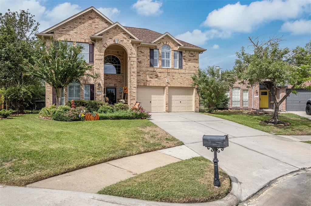 4007 Applerock Drive, Baytown, Texas image 2