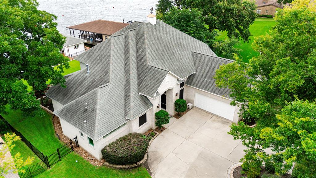16314 Hunters Circle