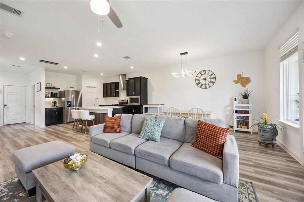 3215 Creston Gate Drive