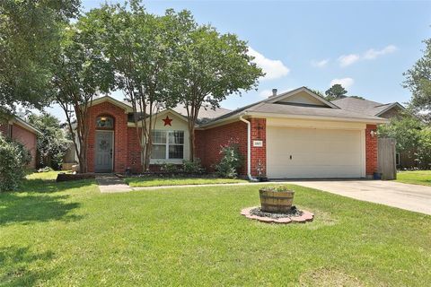 Single Family Residence in Pinehurst TX 32107 Decker Oaks Drive.jpg