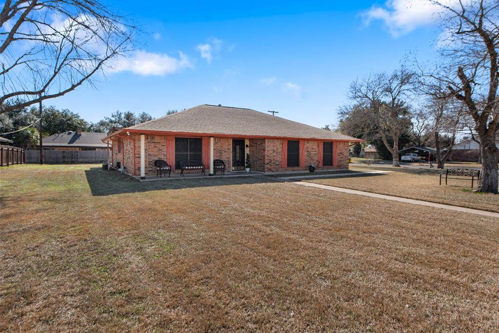 1109 Wheelock Street, Hearne, Texas image 1