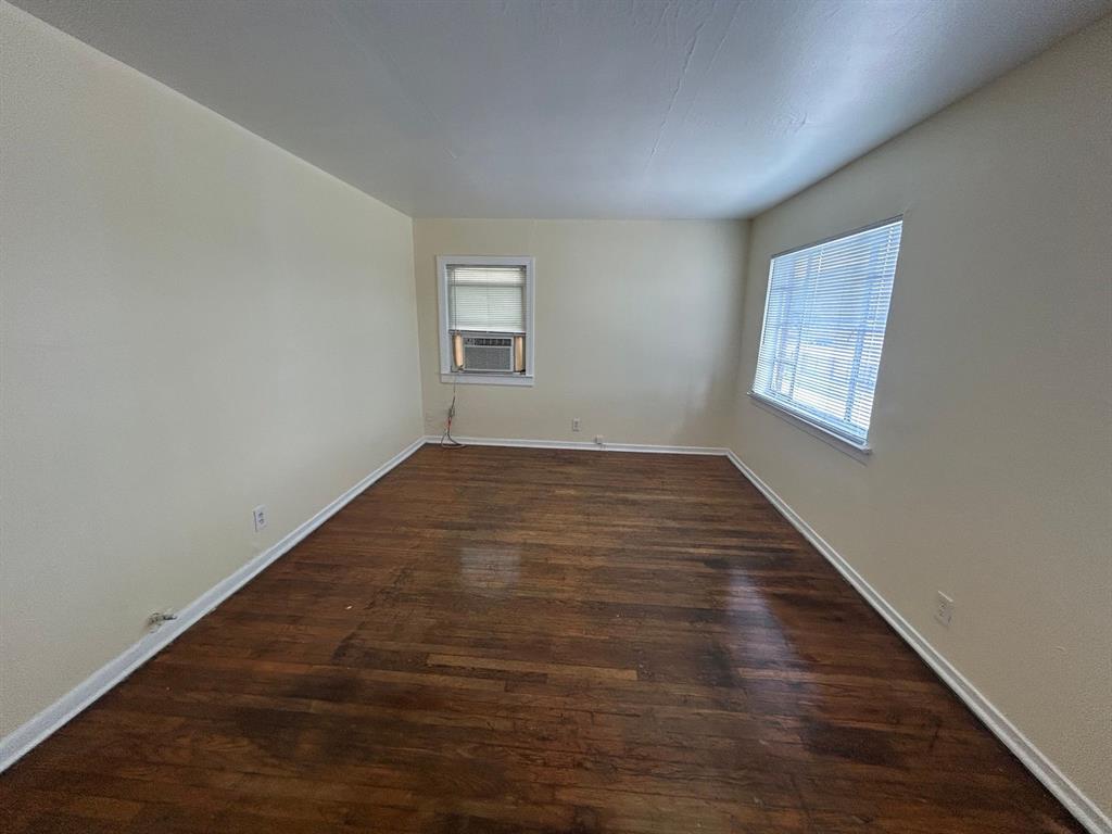 1402 Gustav Street 4