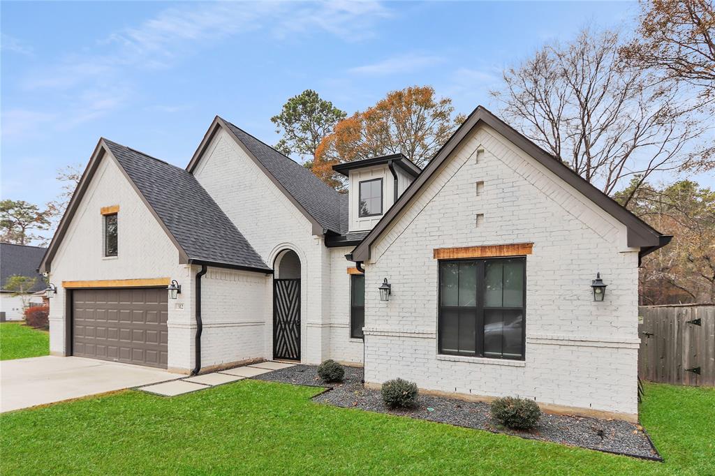 312 Tallow Drive, Conroe, Texas image 3