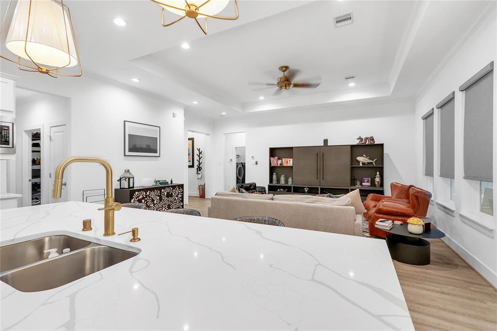 312 Tallow Drive, Conroe, Texas image 10