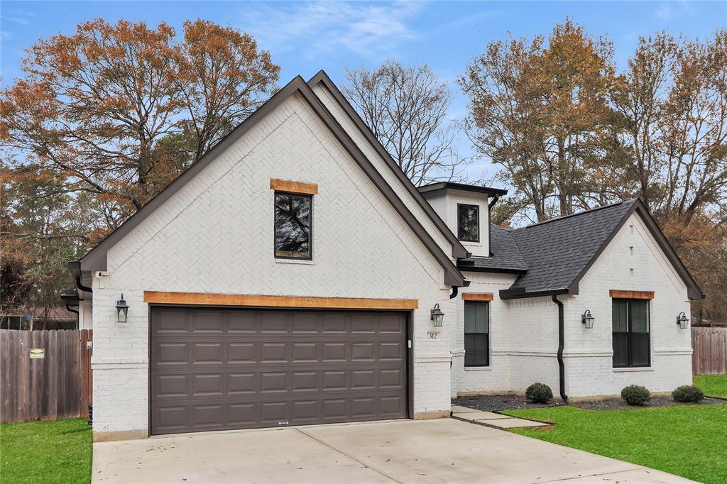 312 Tallow Drive, Conroe, Texas image 2