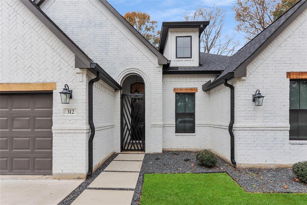 312 Tallow Drive, Conroe, Texas image 4