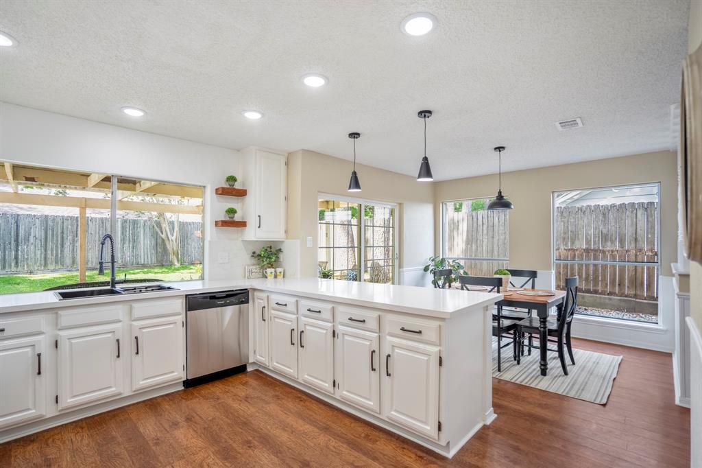 6806 Peace River Drive, Spring, Texas image 11