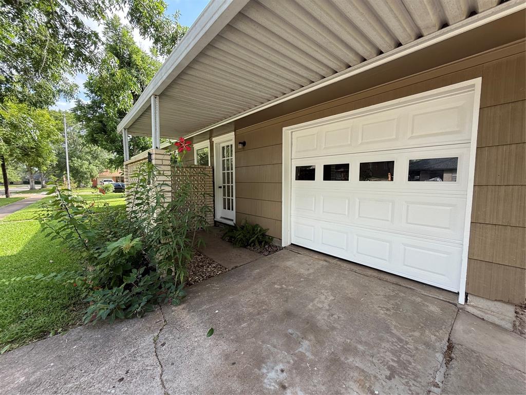 2016 N Tinsley Street, Angleton, Texas image 4