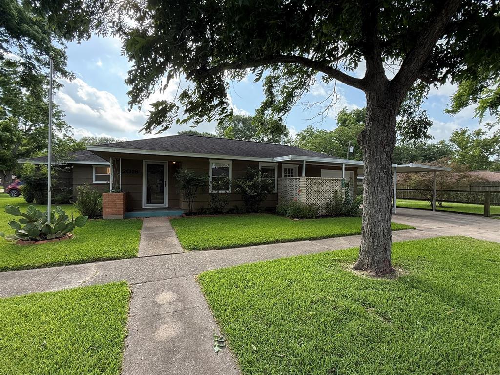 2016 N Tinsley Street, Angleton, Texas image 2