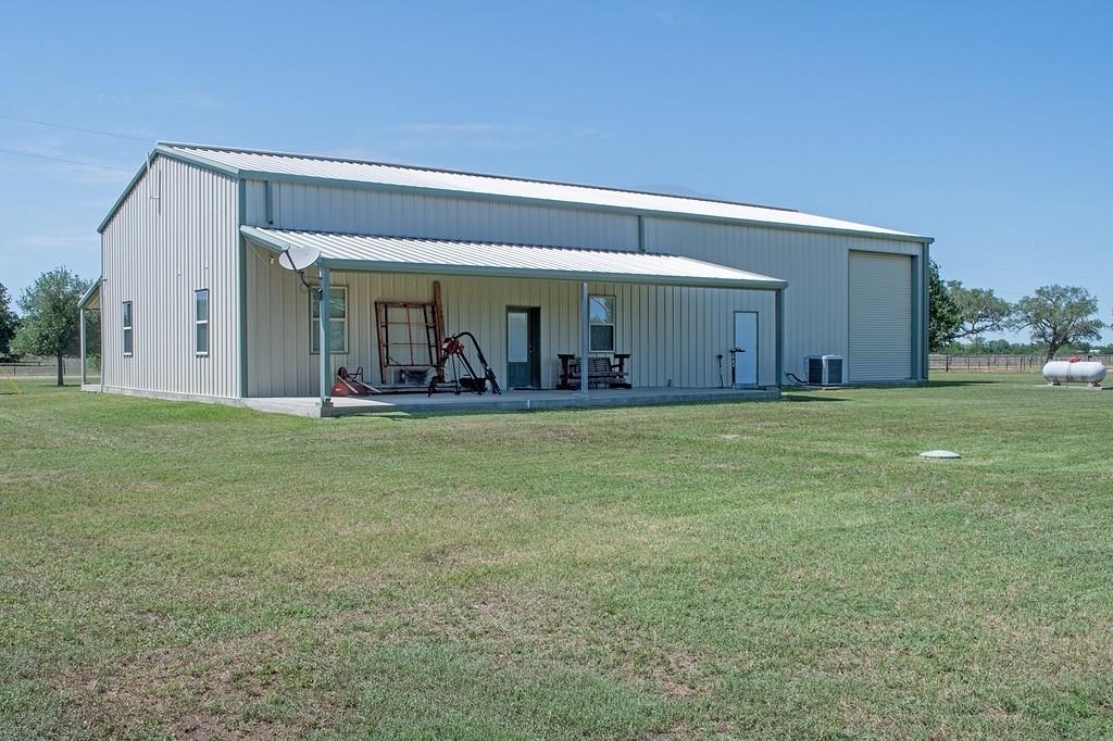 917 Bordovsdy Rd, La Grange, Texas image 3