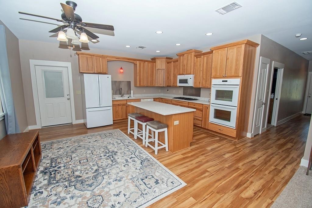 917 Bordovsdy Rd, La Grange, Texas image 6