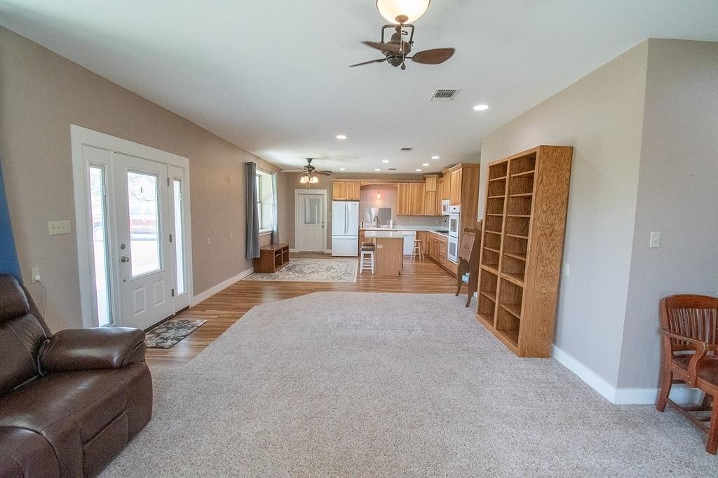 917 Bordovsdy Rd, La Grange, Texas image 4