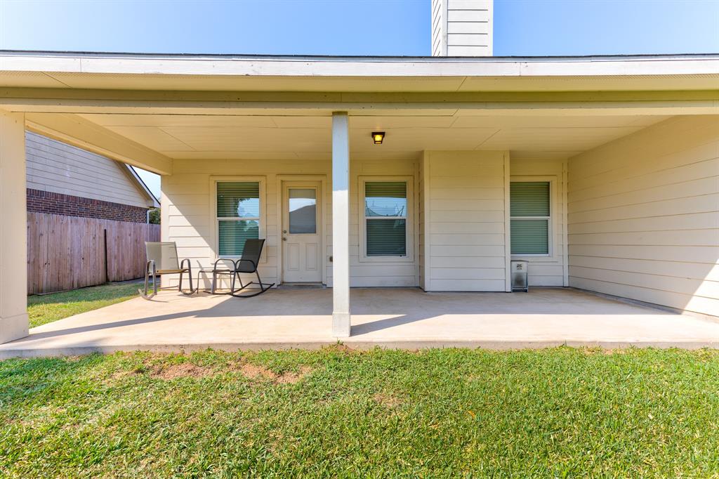 7023 Crescent Moon Drive, Hitchcock, Texas image 33