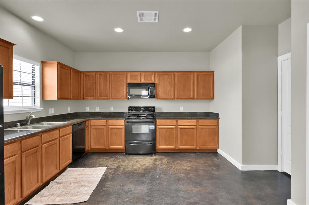 3130 Molly Drive, Huntsville, Texas image 9