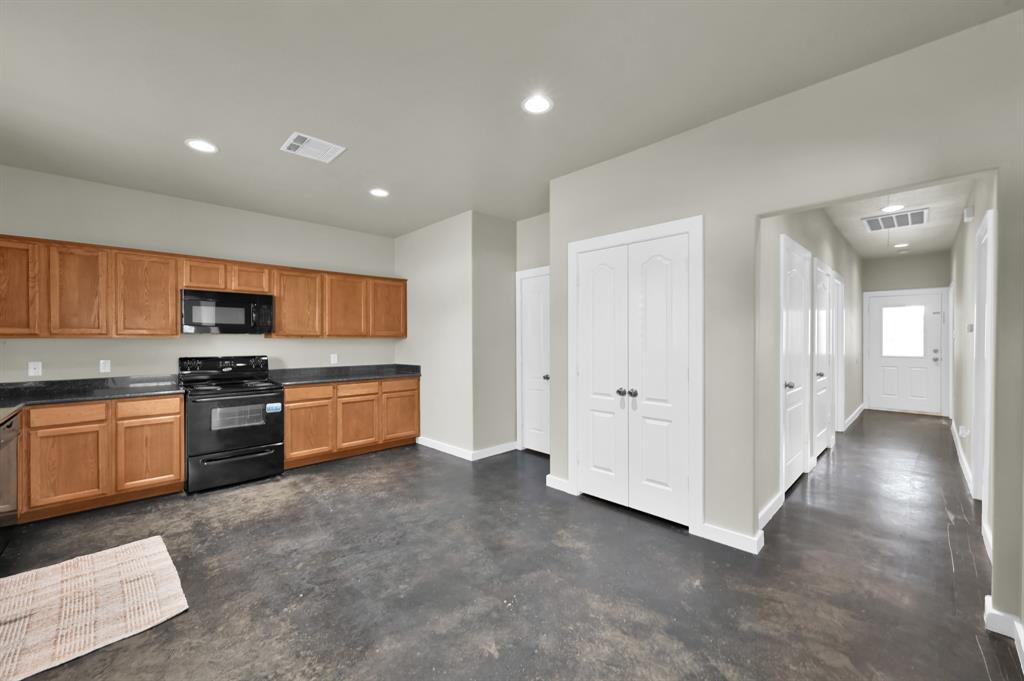 3130 Molly Drive, Huntsville, Texas image 8