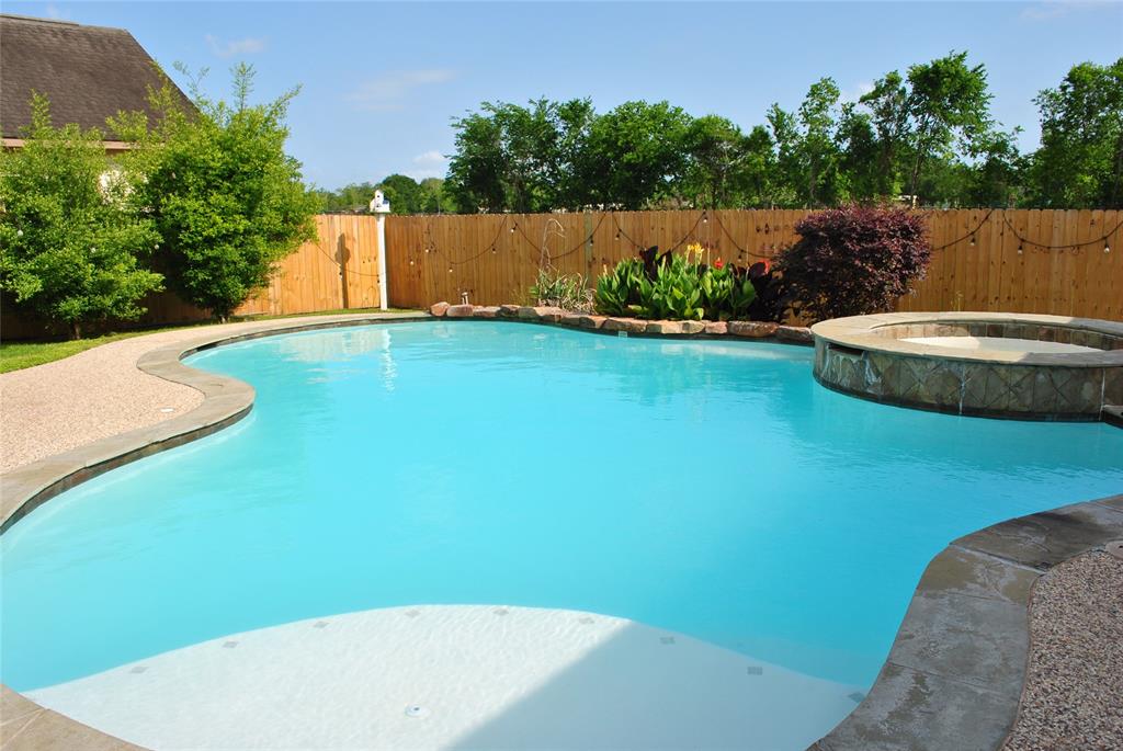 2111 Paintbrush Avenue, League City, Texas image 2