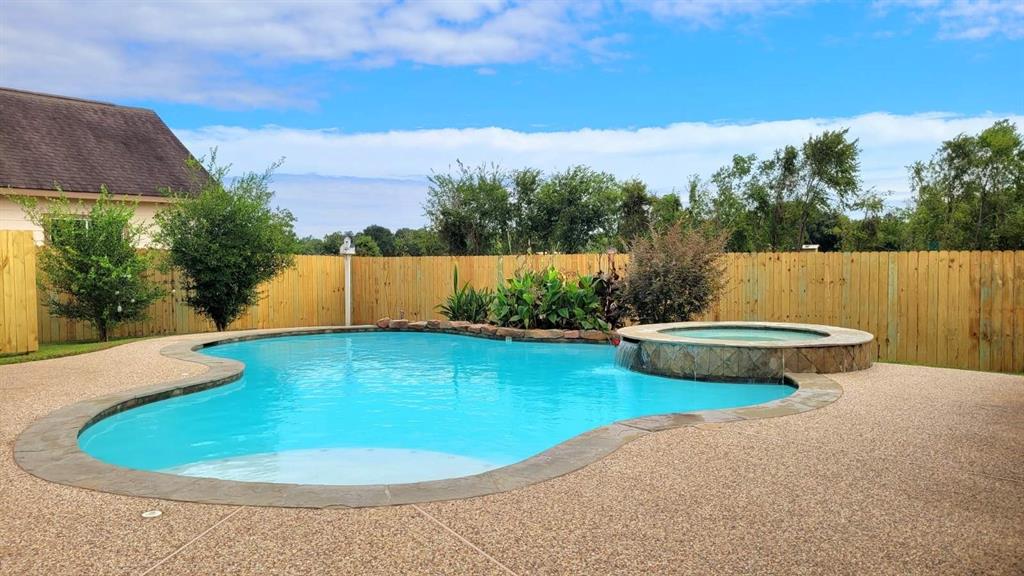 2111 Paintbrush Avenue, League City, Texas image 4