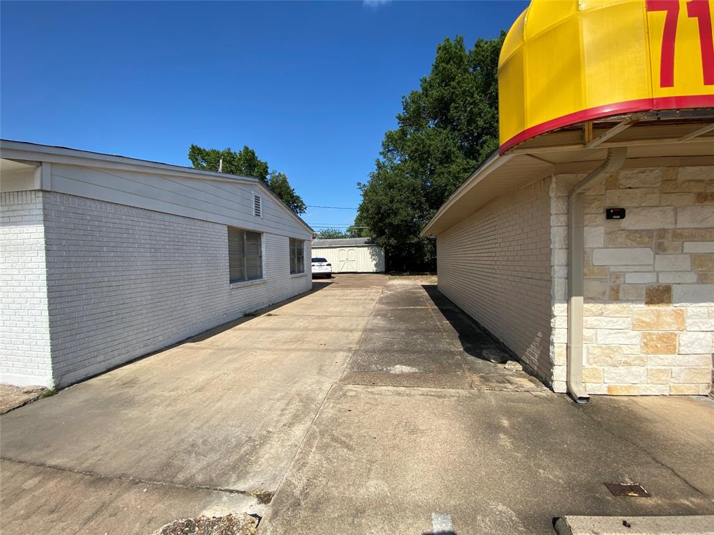 2125 Strawberry Road