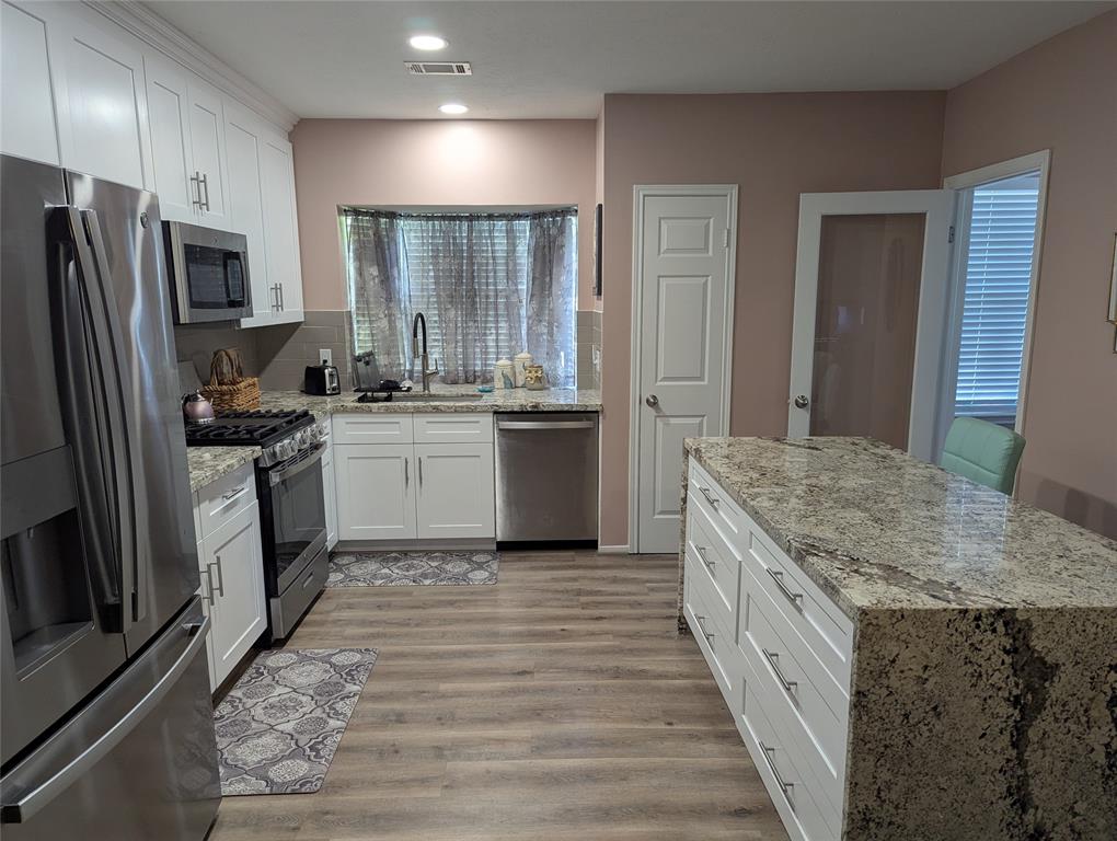 2 Skyland Place, The Woodlands, Texas image 12