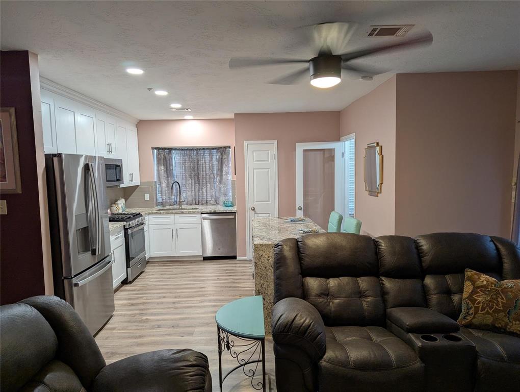 2 Skyland Place, The Woodlands, Texas image 8