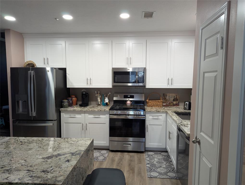 2 Skyland Place, The Woodlands, Texas image 11