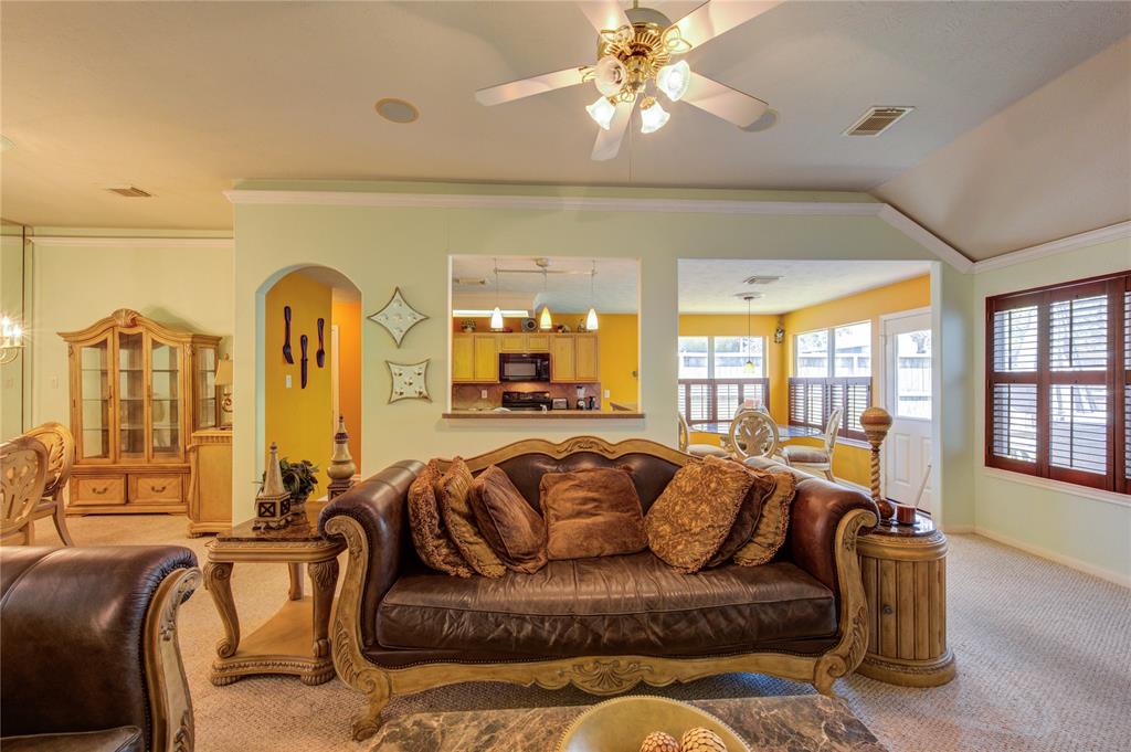 3203 Candlepine Drive, Spring, Texas image 9