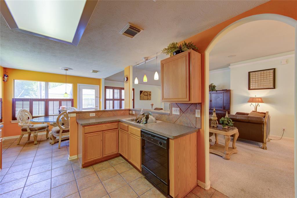 3203 Candlepine Drive, Spring, Texas image 12
