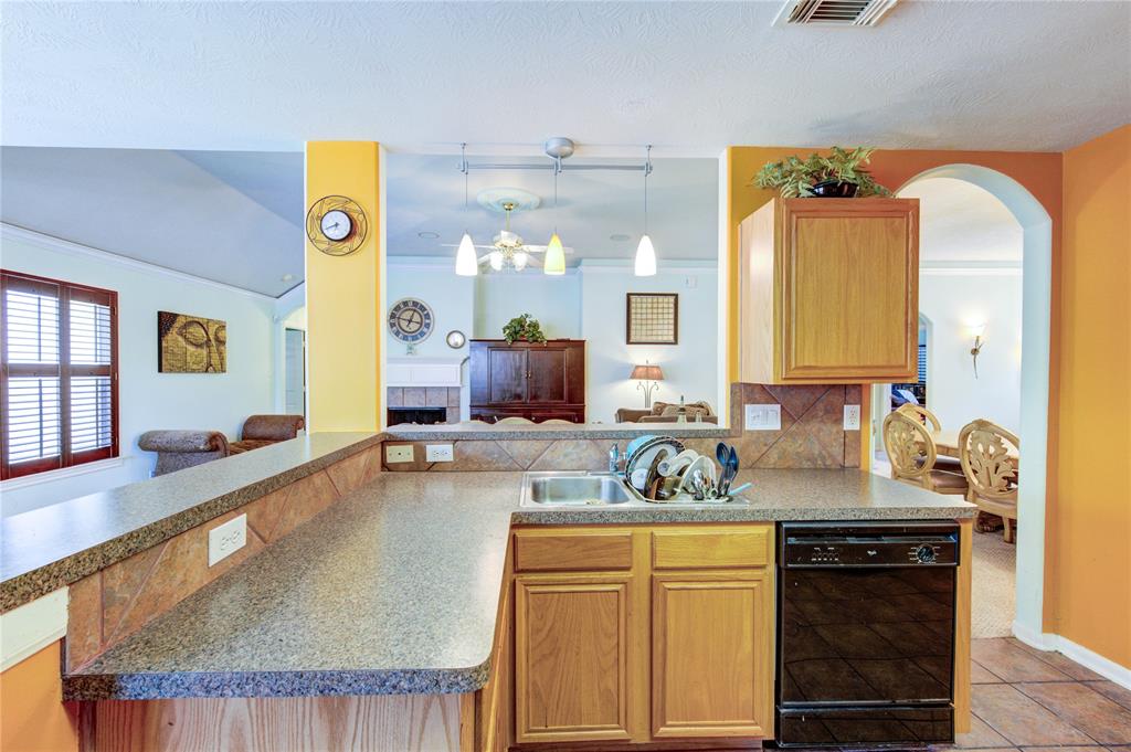 3203 Candlepine Drive, Spring, Texas image 15
