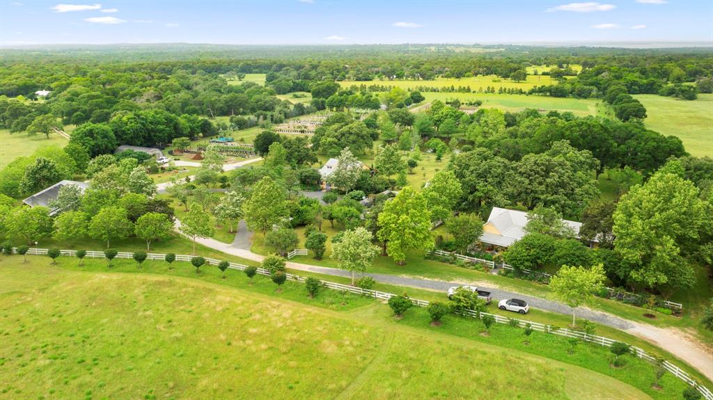 3100 Trails End Lane, Brenham, Texas image 3