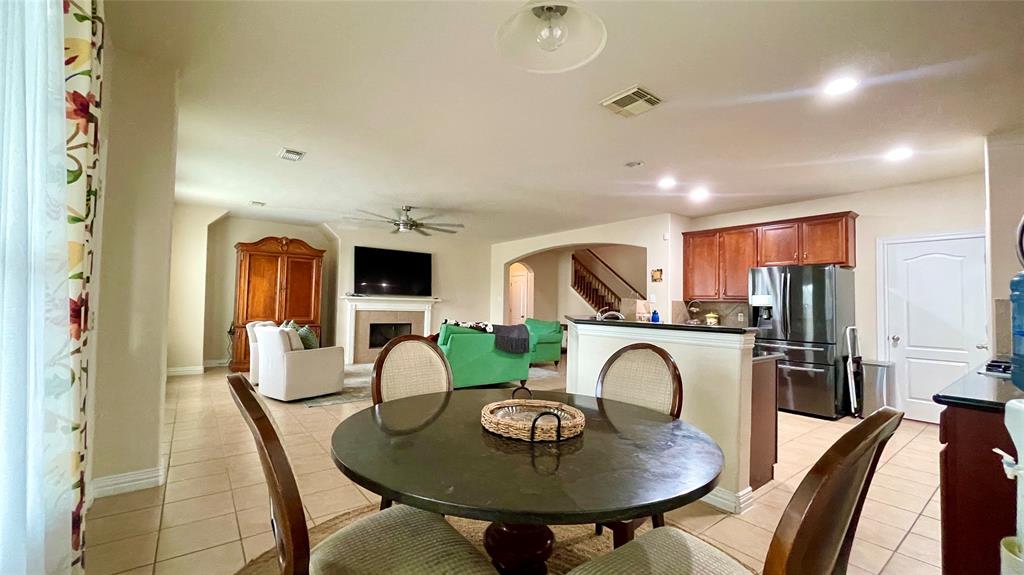 4438 W Maple Drive